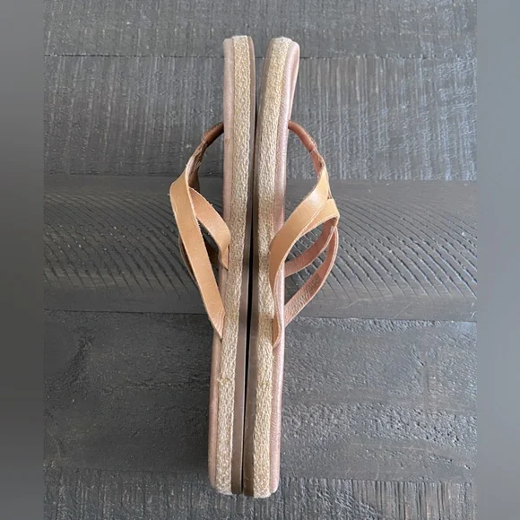 UGG Annice Tan Leather Flip Flop Stile Sandals size 10 - Picture 2 of 4